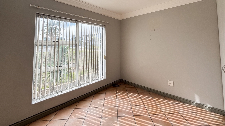 To Let 7 Bedroom Property for Rent in Myburgh Park Western Cape